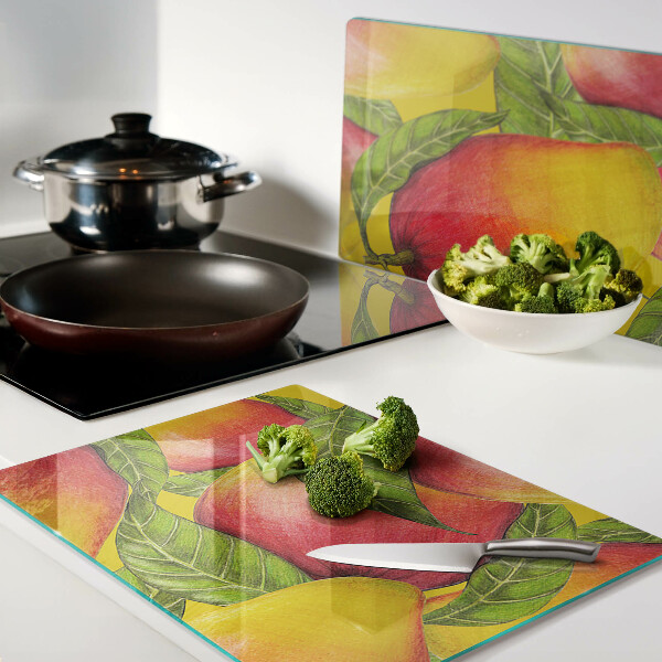 Snijplanken van glas Paprika's tegen een achtergrond van groene bladeren