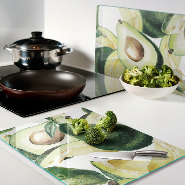 Snijplanken van glas Avocado met bladeren op de achtergrond