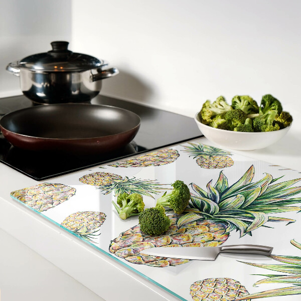 Glazen snijplanken Ananassen op een witte achtergrond