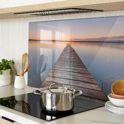 Glazen snijplanken De steiger aan het meer bij zonsondergang