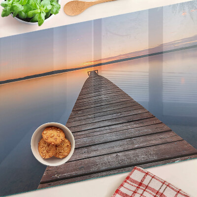 Glazen snijplanken De steiger aan het meer bij zonsondergang