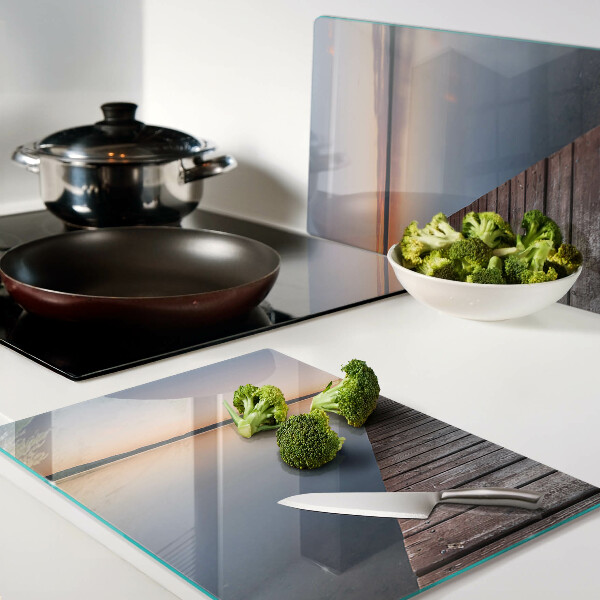 Glazen snijplanken De steiger aan het meer bij zonsondergang