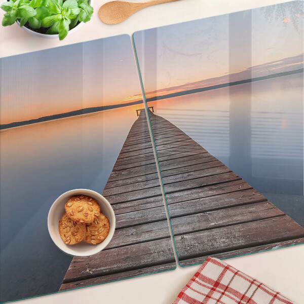 Glazen snijplanken De steiger aan het meer bij zonsondergang