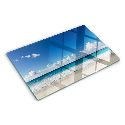 Snijplanken glas Een strand met turquoise water en wolken.