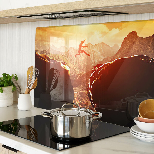 Glazen snijplanken Springen in de bergen bij zonsondergang