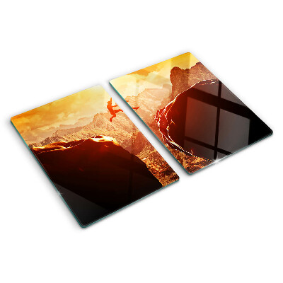 Glazen snijplanken Springen in de bergen bij zonsondergang