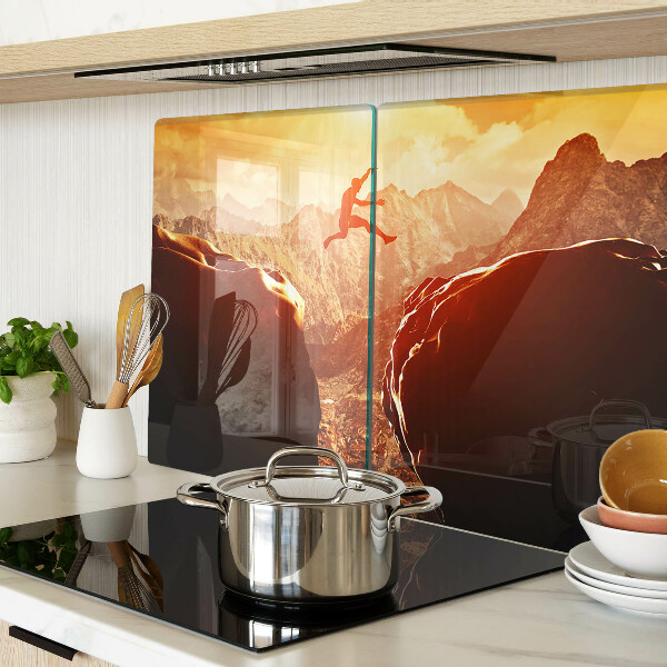 Glazen snijplanken Springen in de bergen bij zonsondergang