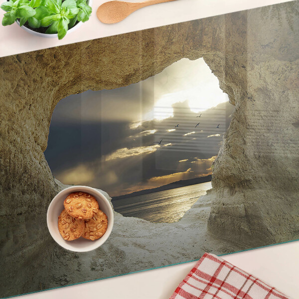 Snijplanken glas Uitzicht op de zee door de grot.