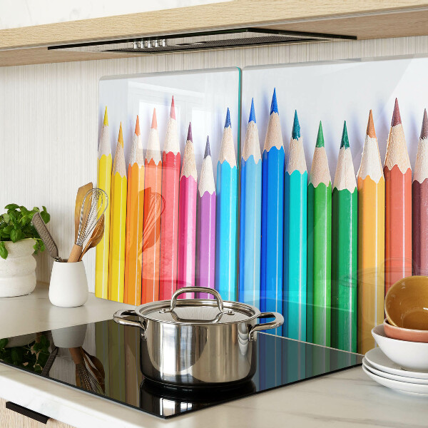 Glazen snijplanken Gekleurde potloden op een rij