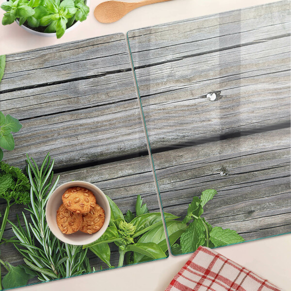 Snijplanken van glas Groene kruiden op een houten achtergrond