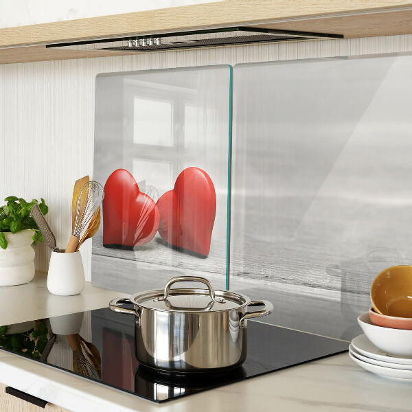 Snijplanken glas Rode harten op een houten achtergrond