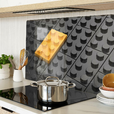 Snijplanken van glas LEGO-blokjes op een zwarte achtergrond