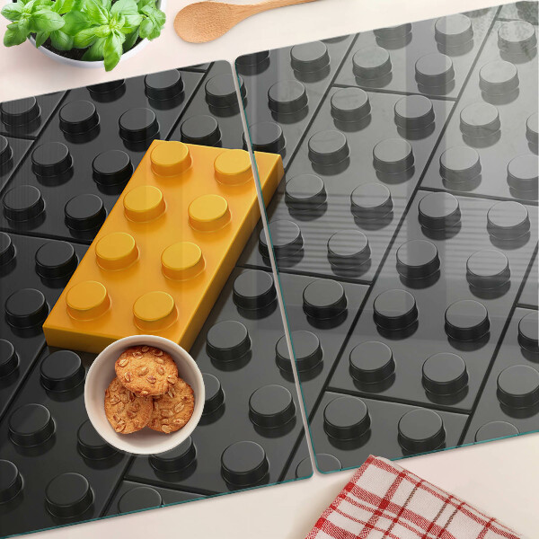 Snijplanken van glas LEGO-blokjes op een zwarte achtergrond