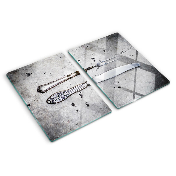 Snijplanken glas Bestek op een betonnen achtergrond