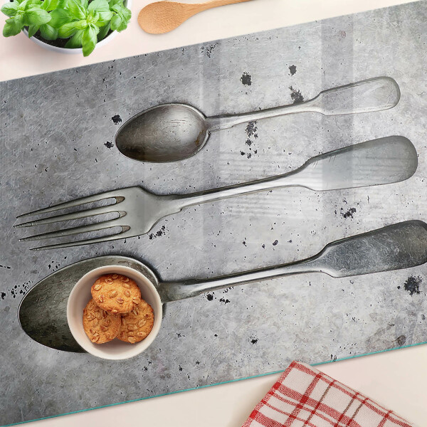 Glazen snijplanken Bestek op een betonnen achtergrond