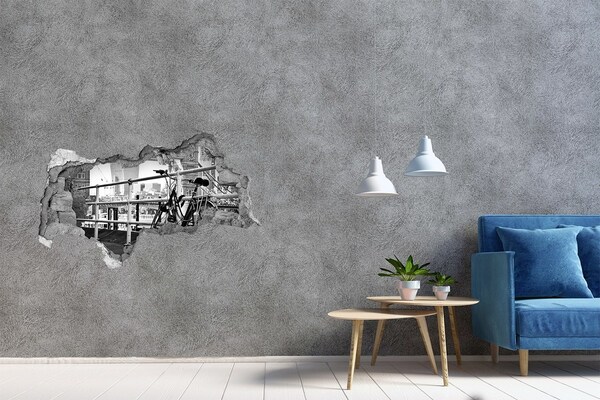 3D muursticker gescheurde muur Een fiets aan de stadskade.