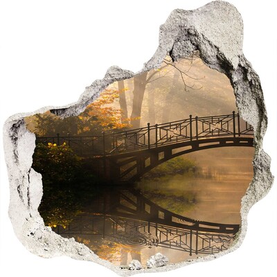 3D muursticker effect gat in de muur Een brug in een mistig park