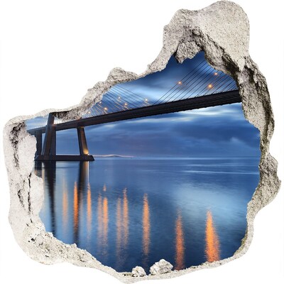 Zelfklevende muursticker 3D gat Een brug over het water in een nachtscène.