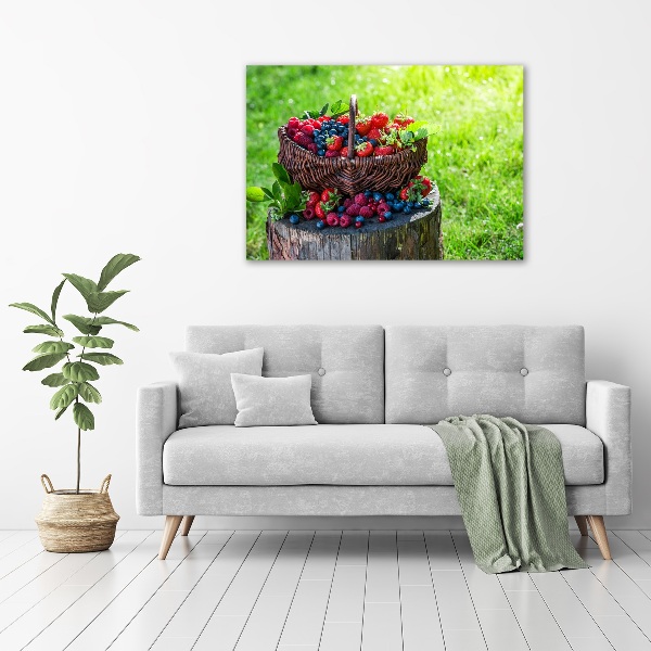 Foto op canvas Een mand met bosvruchten