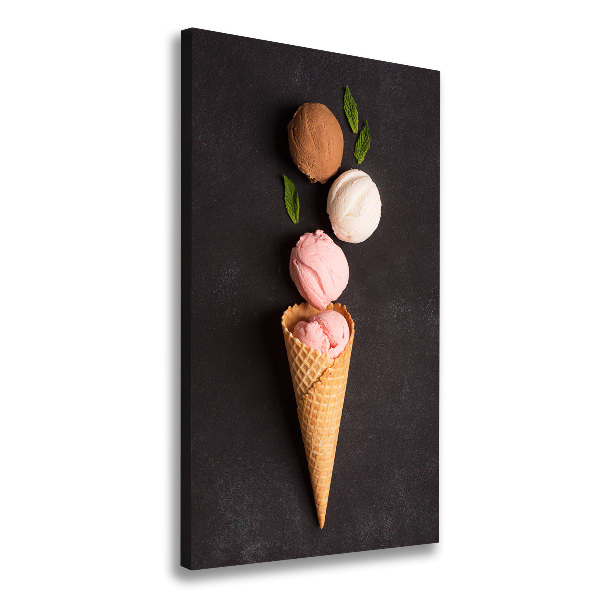 Verticale foto op canvas IJs in een wafelhoorntje