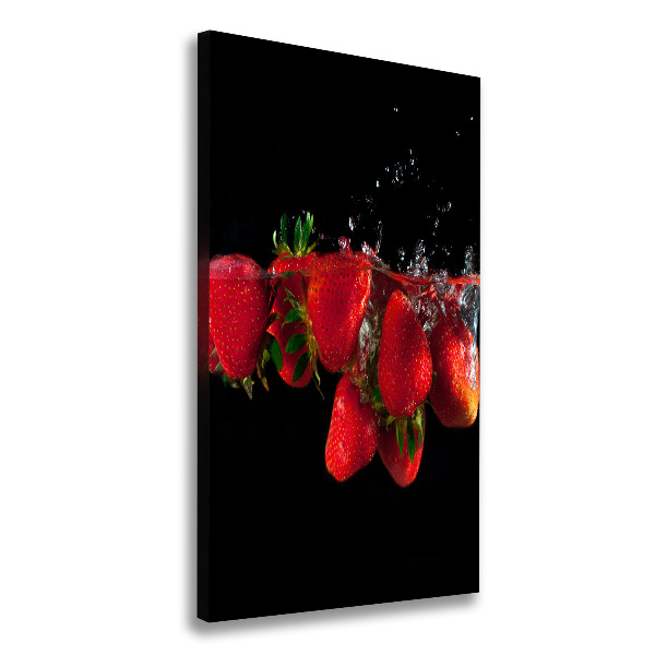 Verticale foto op canvas Aardbeien in water