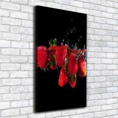 Verticale foto op canvas Aardbeien in water