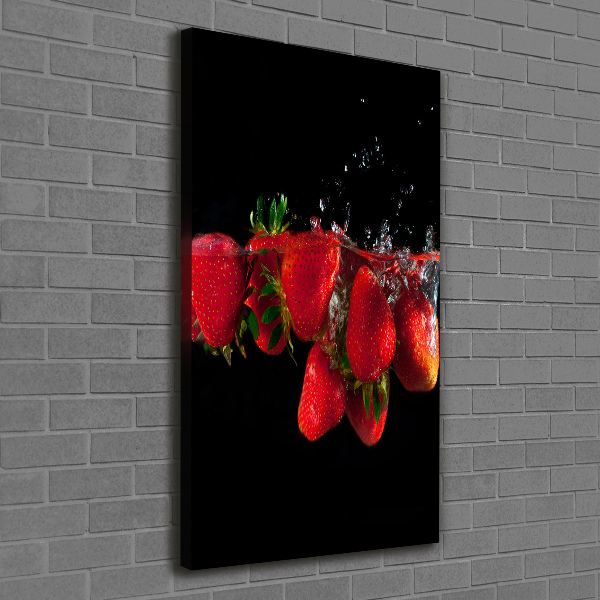 Verticale foto op canvas Aardbeien in water