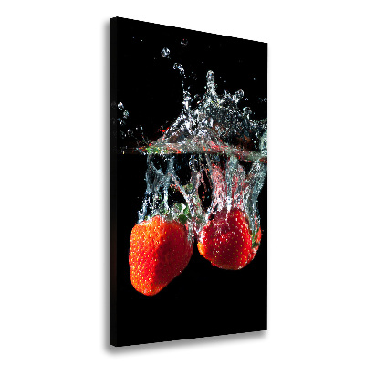 Verticale canvasfoto Aardbeien onder water