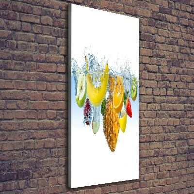 Verticale canvasfoto Fruit onder water