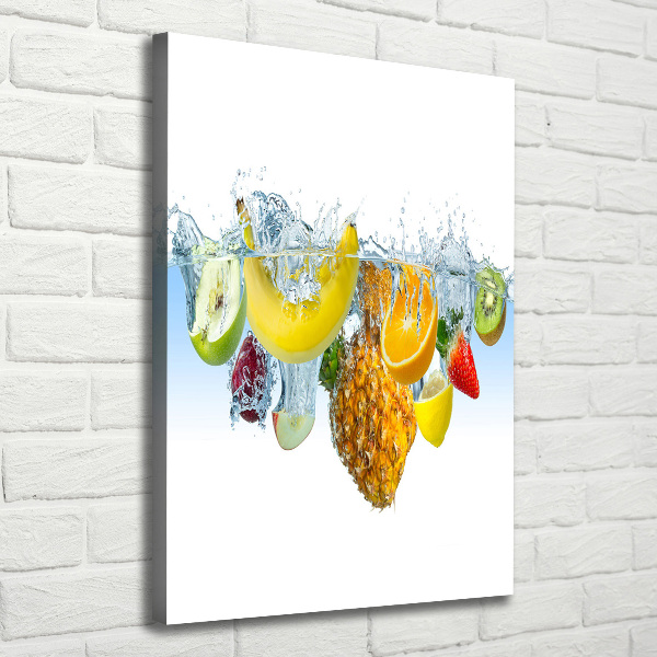 Verticale canvasfoto Fruit onder water