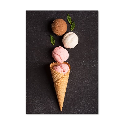 Verticale glasfoto IJs in een wafelhoorntje