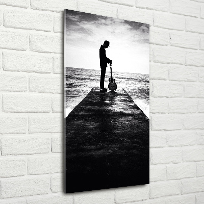 Verticaal glasschilderij Gitarist op de pier