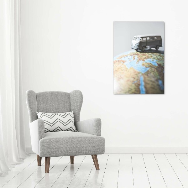 Verticale glasfoto Van op een globe