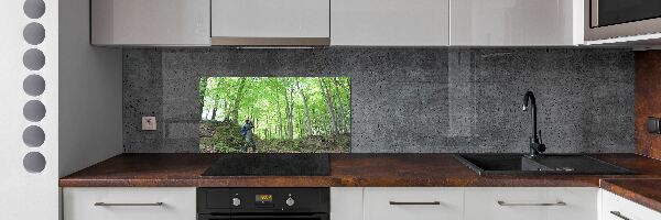 Glazen achterwand keuken Ornitholoog in het bos