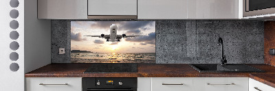 Keuken achterwand Een vliegtuig boven de zee