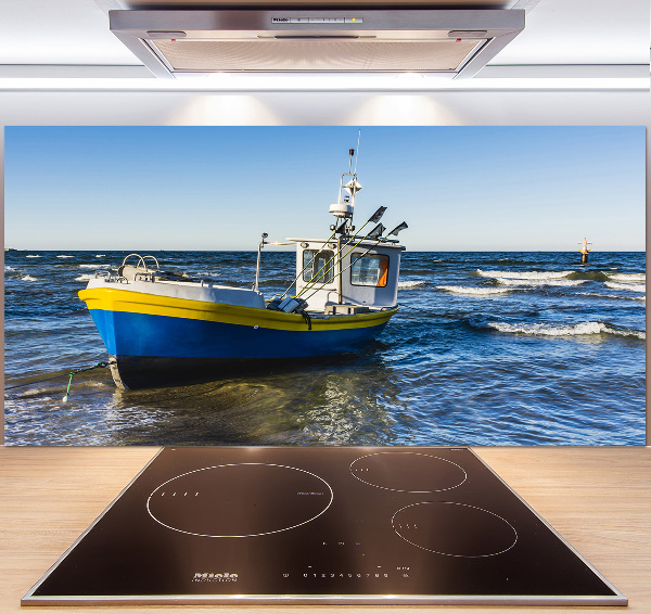 Glazen achterwand keuken Een patrouilleboot op zee