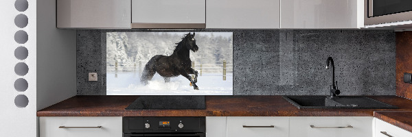 Achterwand keuken Een paard dat galoppeert in de sneeuw