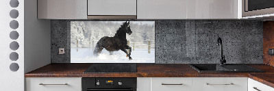 Achterwand keuken Een paard dat galoppeert in de sneeuw