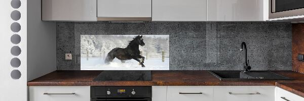 Achterwand keuken Een paard dat galoppeert in de sneeuw