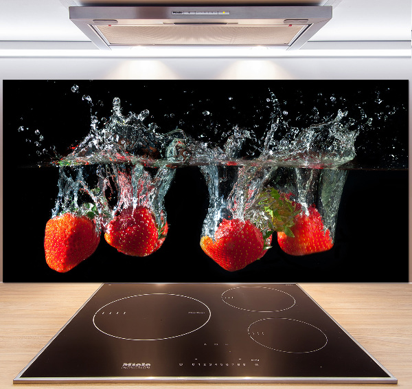 Spatplaat keuken Aardbeien onder water