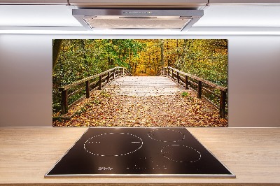 Glazen achterwand keuken Brug in het herfstbos