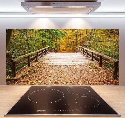 Glazen achterwand keuken Brug in het herfstbos