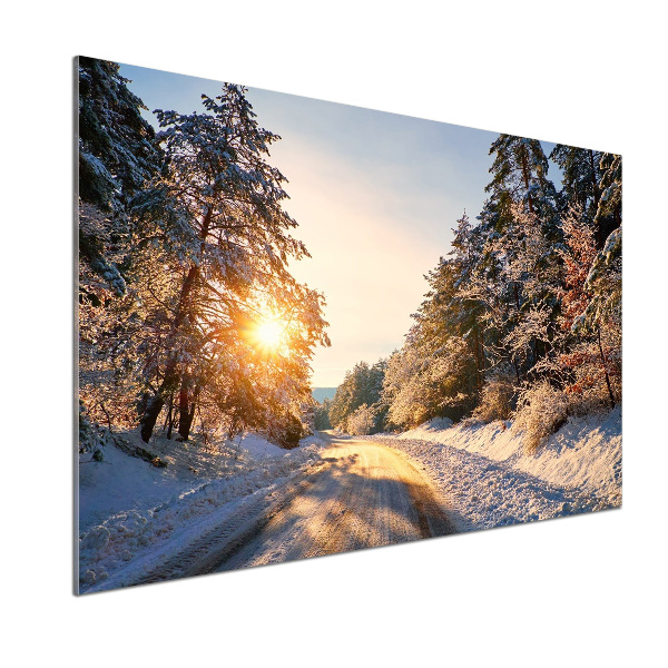 Glazen achterwand keuken Een weg in het bos in de winter.