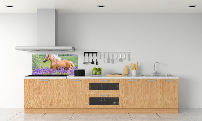 Keuken achterwand Een paard in een lavendelveld