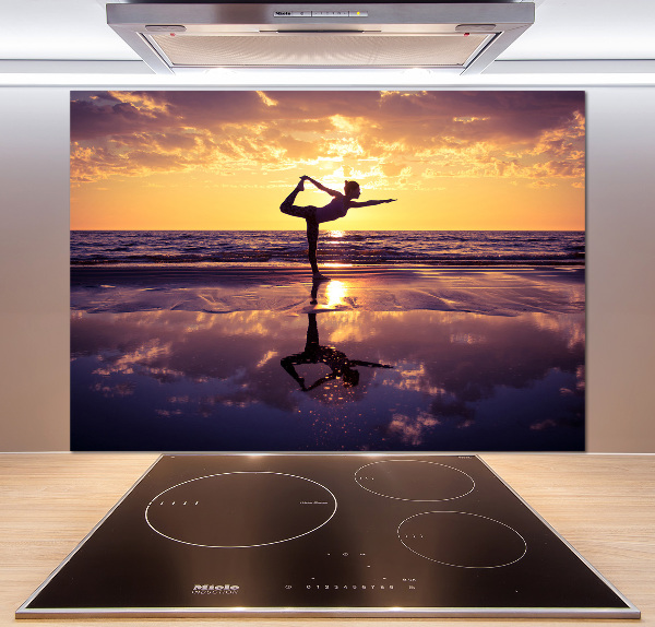 Achterwand keuken Yoga op het strand
