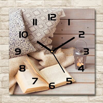 Vierkante glazen wandklok Ontspannen met een boek