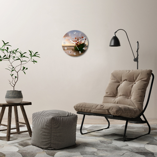 Ronde glazen wandklok Vissersboot strand