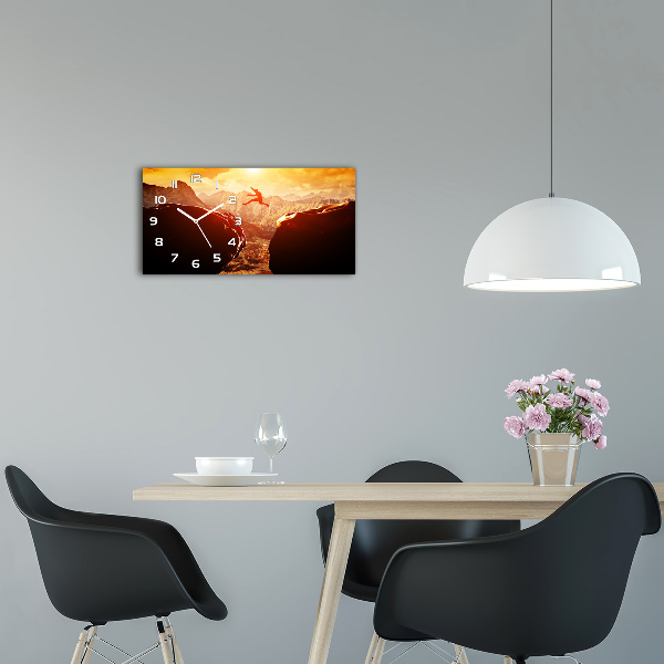 Glazen klok horizontaal Spring over de afgrond