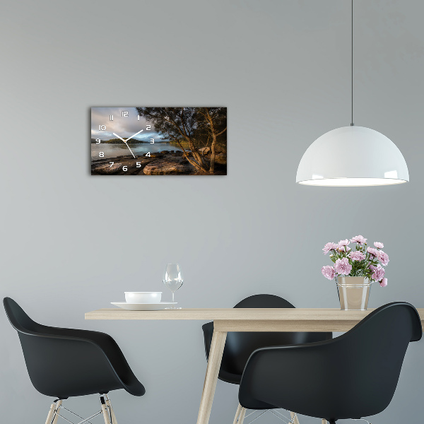 Glazen klok horizontaal Een boom aan de rivier