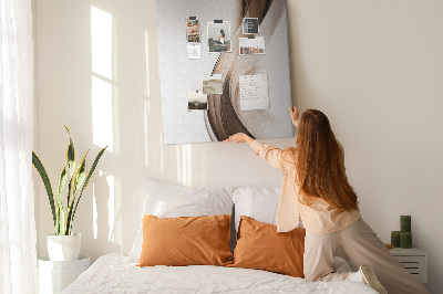 Kurken prikbord met elegante golven in verschillende bruintinten